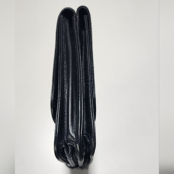 Loewe leather clutch with suede interior. - Picture 4 of 15